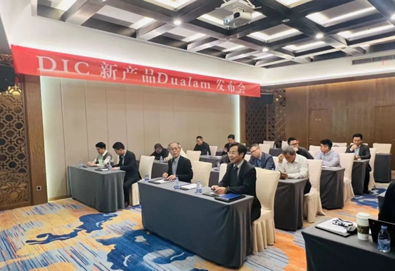 通澤參加DIC新產品發布會并展示全新雙膠分涂(Dualam)無溶劑復合機